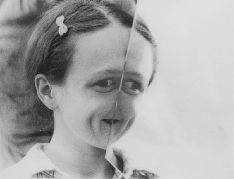 Laurie Anderson, Absent in the Present: Looking into a Mirror Sideways, 1975