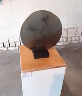 Margret Holz, Lichtschatten, 2023, Edelstahl, Holz, 35 x 35 x 15 cm