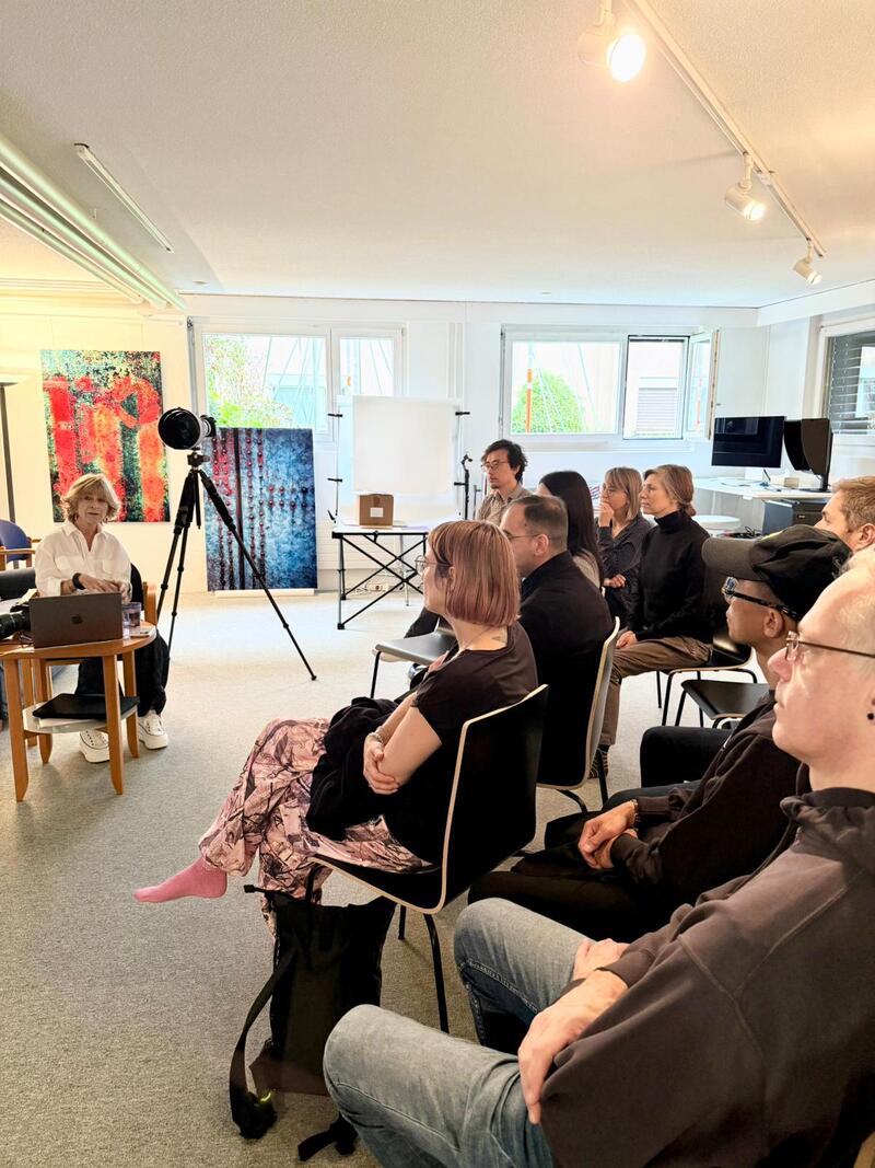 Die Künstlerin Astrid Krehan bei der Veranstaltung.