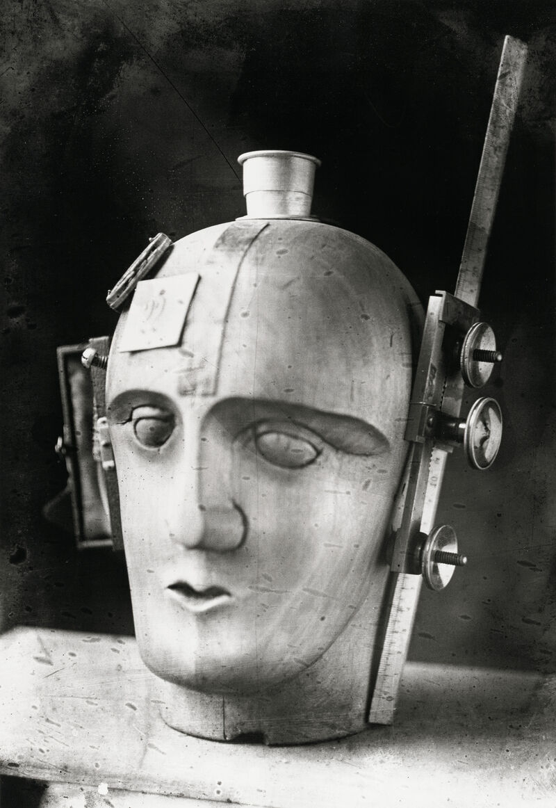 Fotograf*in unbekannt, Ohne Titel (Mechanischer Kopf. Der Geist unserer Zeit), um 1920