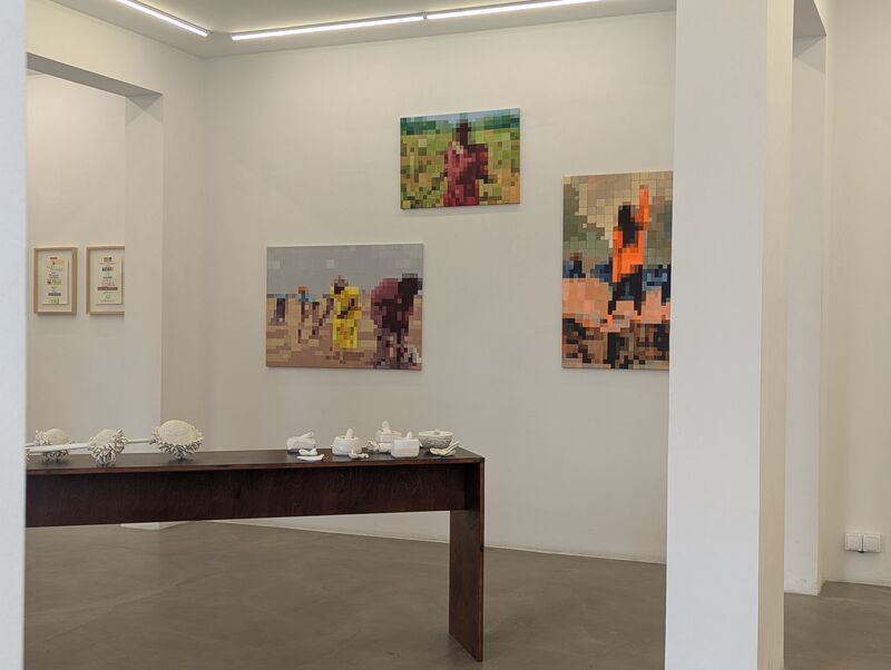 Ausstellungsansicht mit den Werken von Elvira Flamm.