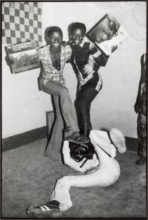Malick Sidibé - \'A Terre Sous Leurs Pieds\', 1972