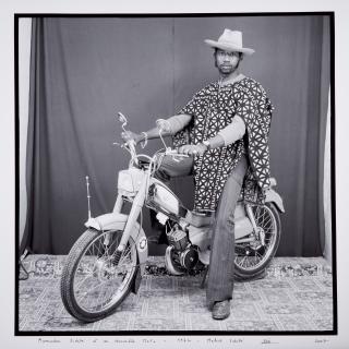 Malick Sidibé - Mamadou Sidibé et sa nouvelle moto