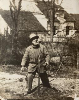 Man Ray - Constantin Brancusi dans le jardin de Voulangis, 1927