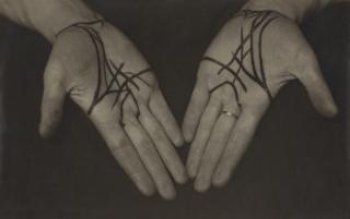 Man Ray - Mains de Robert Desnos (L\'étoile de mer), 1928