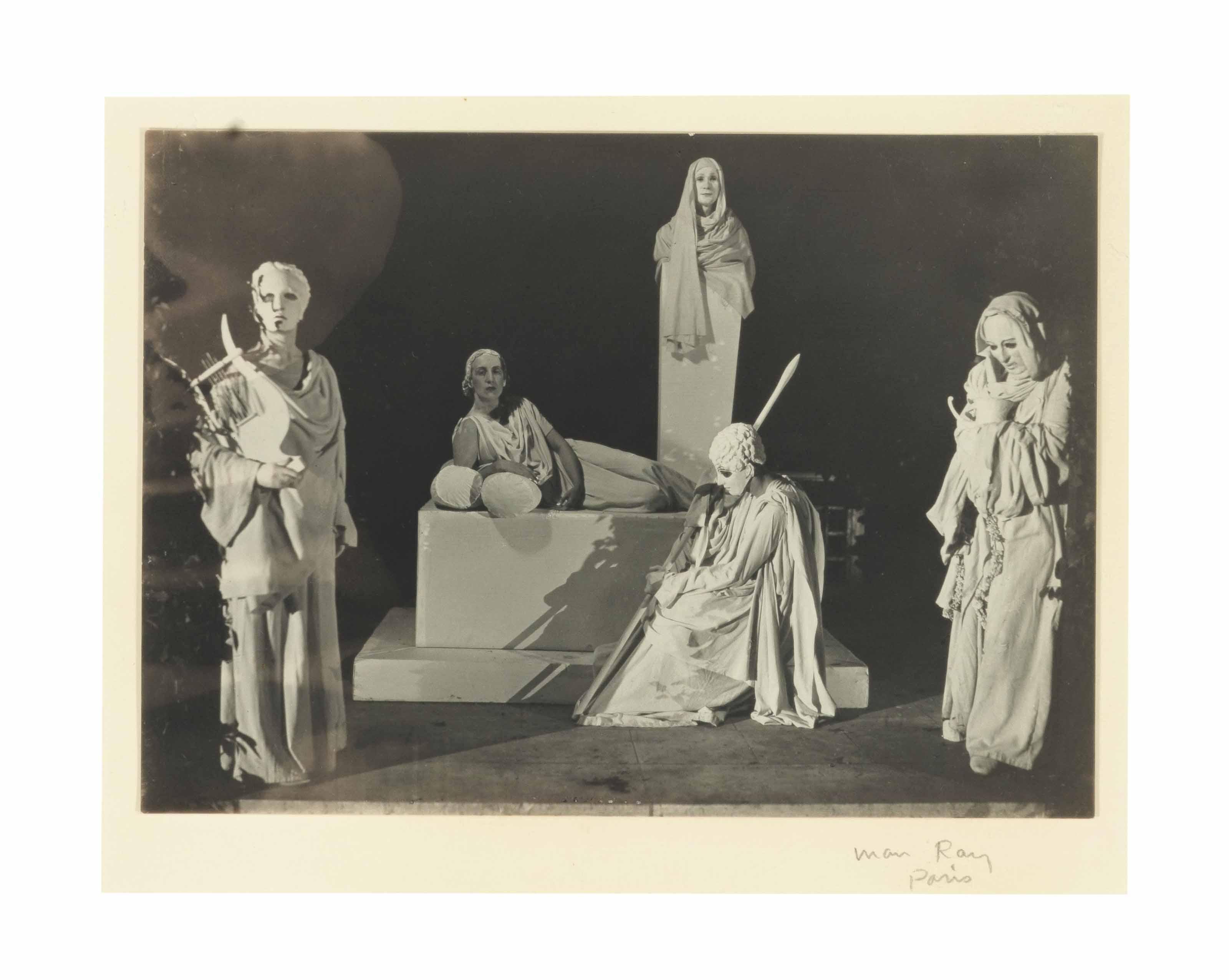 Man Ray - Mise en scène costumée avec Marie-Laure de Noailles