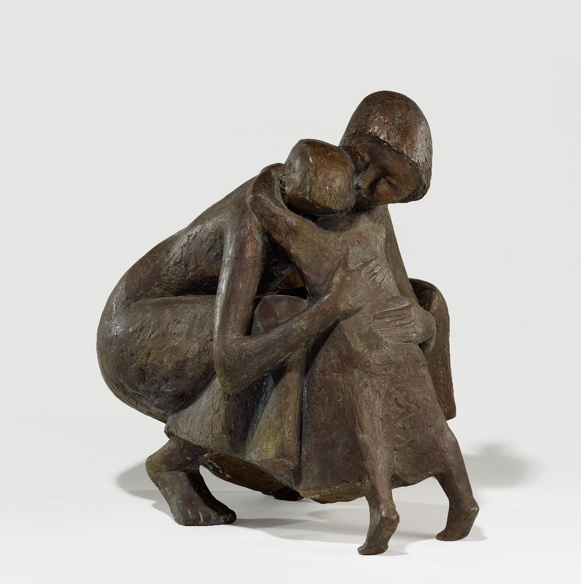 Manfred Welzel - Mutter umarmt ihr Kind