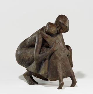 Manfred Welzel - Mutter umarmt ihr Kind