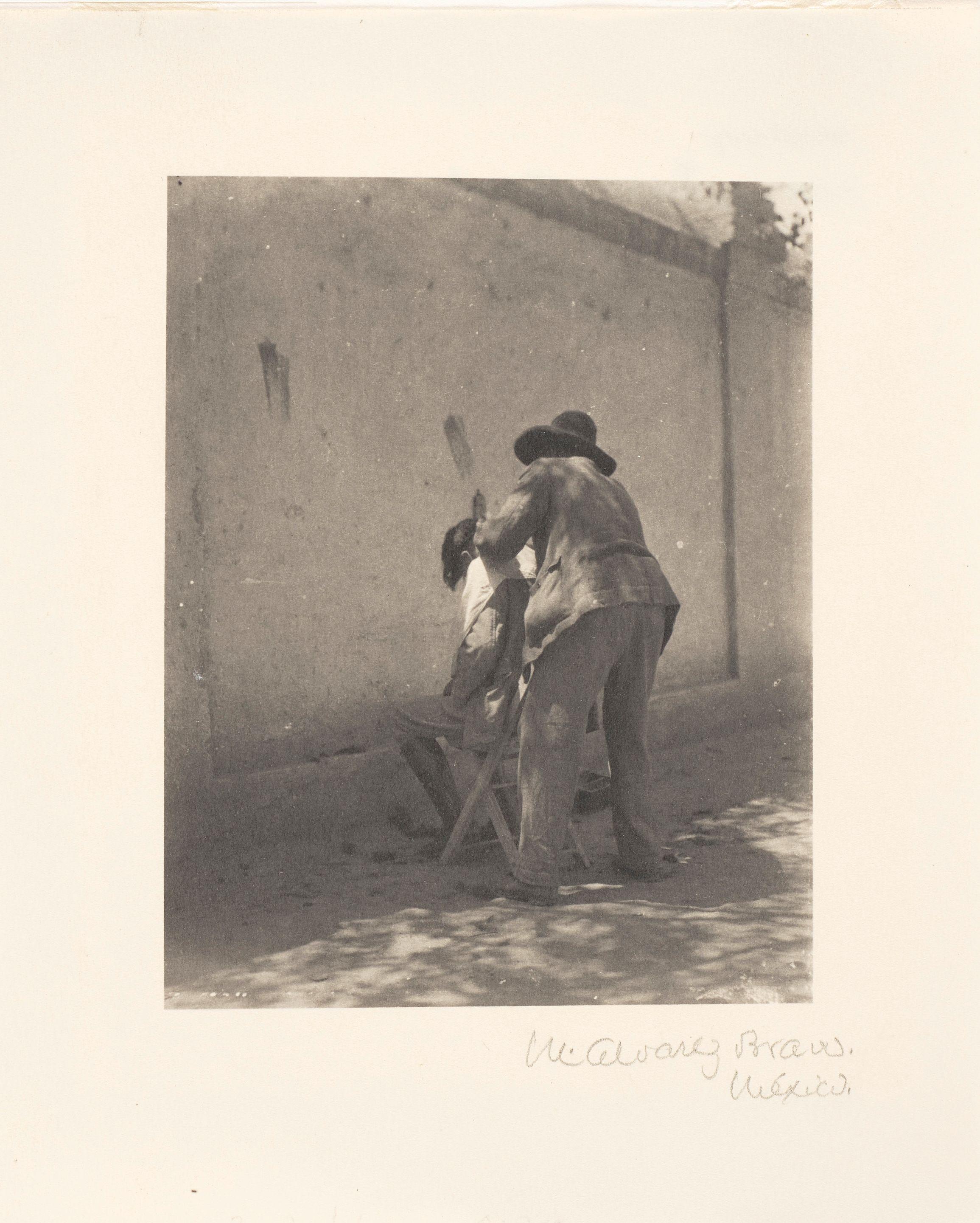 Manuel Alvarez Bravo - El Peluquero (The Barber)