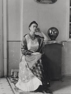 Manuel Álvarez Bravo - Frida con Globo, Coyoacan, Mexico, 1938