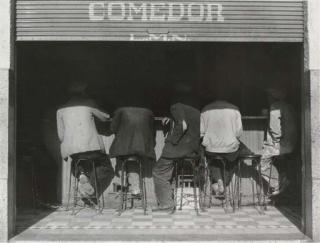 Manuel Álvarez Bravo - Los Agachados, 1937