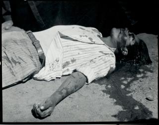 Manuel Alvarez Bravo - \'Obrero en huelga asesinado\' (Striking Worker, Assassinated)