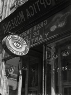 Manuel Alvarez Bravo - Parabola Optica