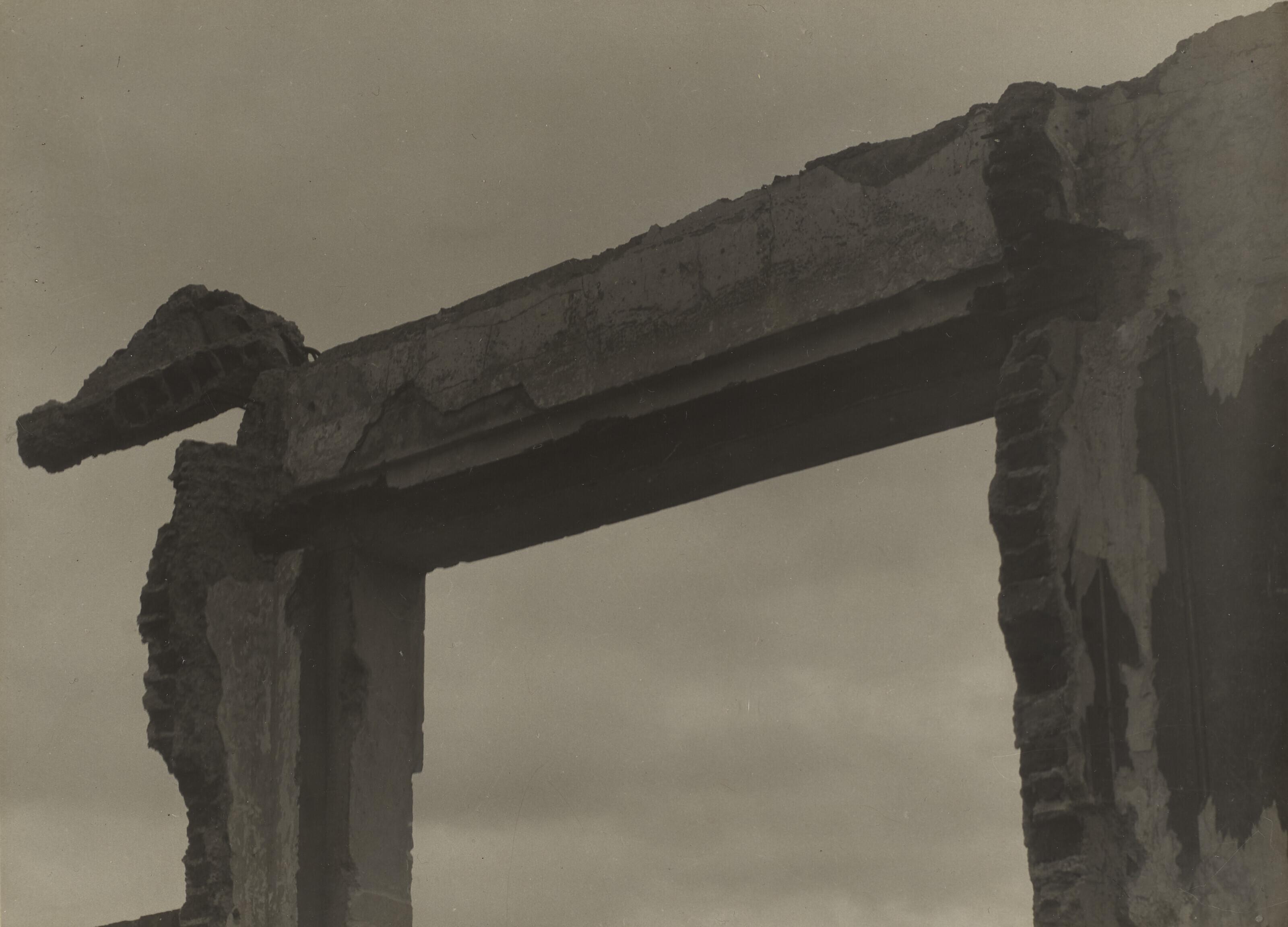 Manuel Álvarez Bravo - Ruin (A), Mexico, c. 1932