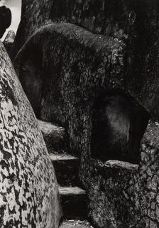 Manuel Alvarez Bravo - Ventana al Coro (Window to the Choir)