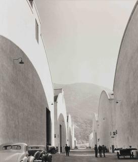 Margaret Bourke-White - First National Pictures Building, 1937