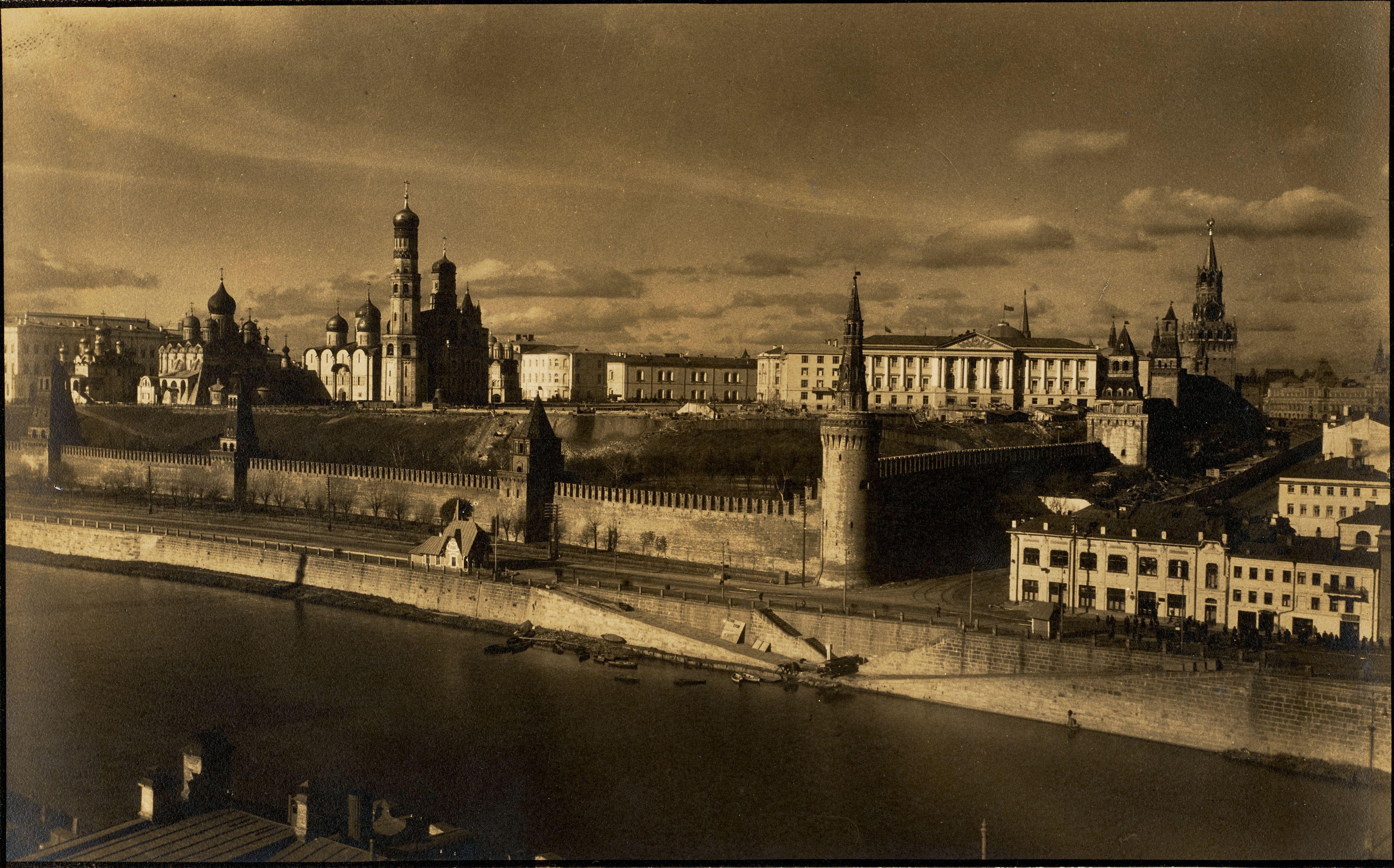 Margaret Bourke-White - The Kremlin from the Moscow River, Moscow, U.S.S.R.