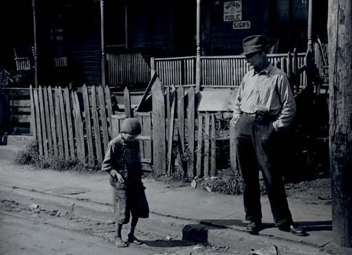 Marion Post Wolcott - Street in Charleston, S.C., c. 1940