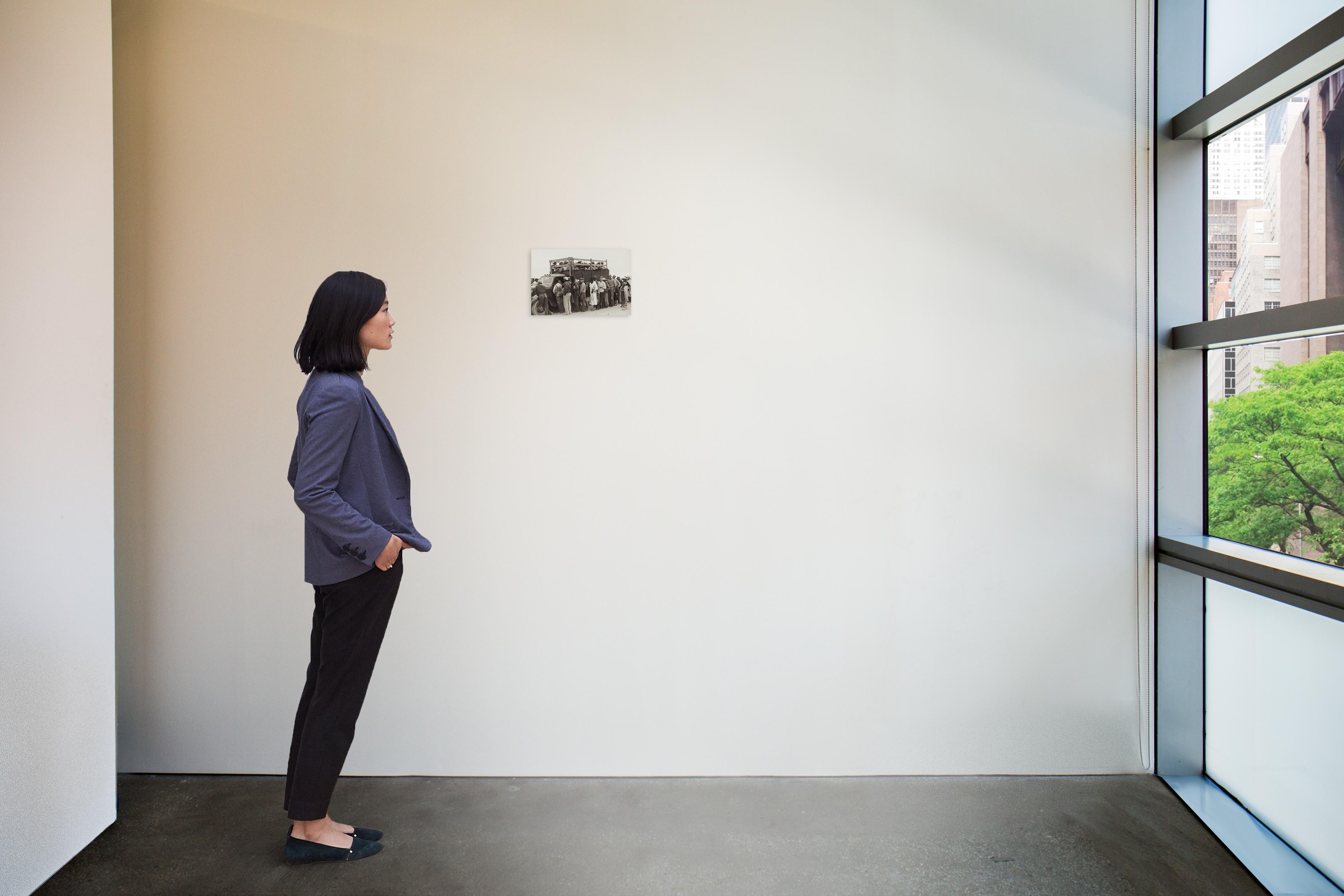 Marion Post Wolcott - Vegetable pickers, migrants, waiting after work to be paid, near Homestead, Florida, Feb 1939