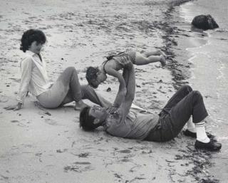 Mark Shaw - Jacqueline, John and Caroline Kennedy, Hyannisport, c. 1958