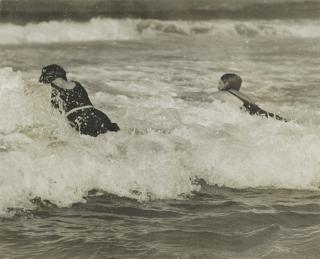 Martin Munkácsi - Sans Titre, Années 1930Vintage Silver Print. With The Photographer\'S Copyright Stamp On The Reverse. Mounted And Framed.