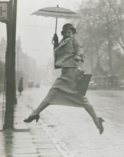 Martin Munkácsi - The Puddle Jumper