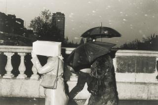 Martin Parr - Ireland, Dublin, O\'Connell Bridge, From \'Bad Weather\', 1981