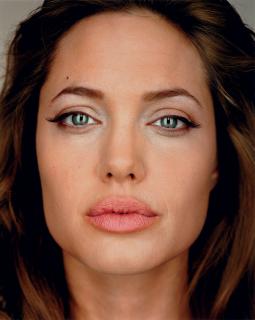Martin Schoeller - Angelina Jolie, 2004