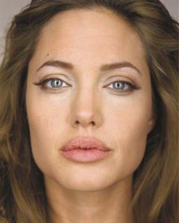 Martin Schoeller - Angelina Jolie, 2004
