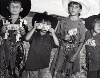 Mary Ellen Mark - Boys with Dollars, Boerne, Texas