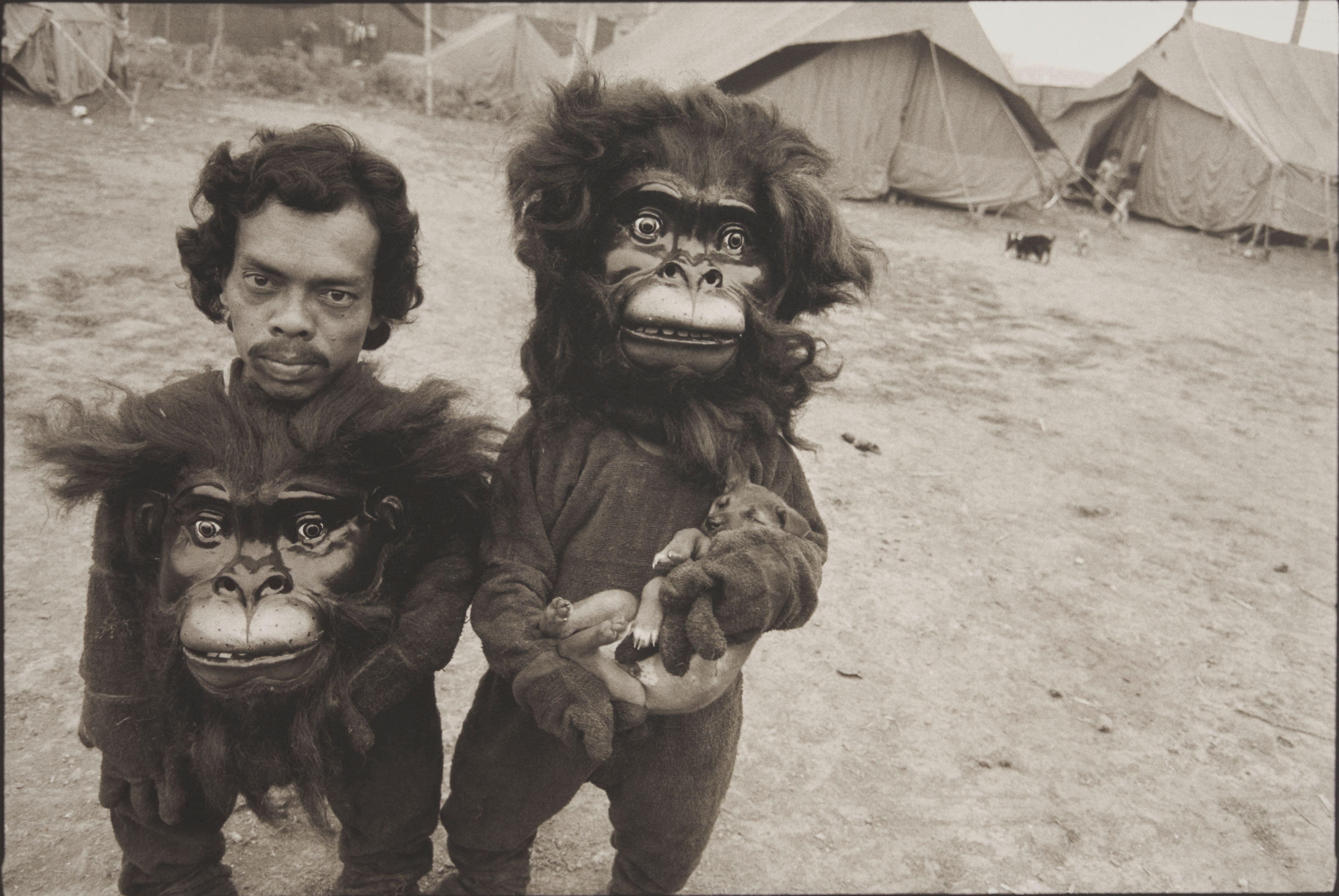 Mary Ellen Mark - Twin Brothers Tulsi and Basant, Great Famous Circus, Calcutta, India