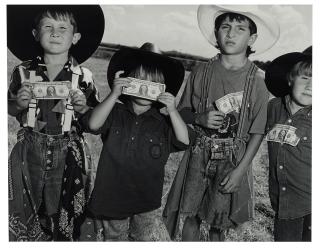 Mary Ellen Mark - Young Bull Riders with Dollar Bills, Boerne Rodeo, Texas