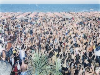 Massimo Vitali - Papeete beach 2, 2004