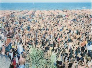 Massimo Vitali - Papeete Beach 2, 2004