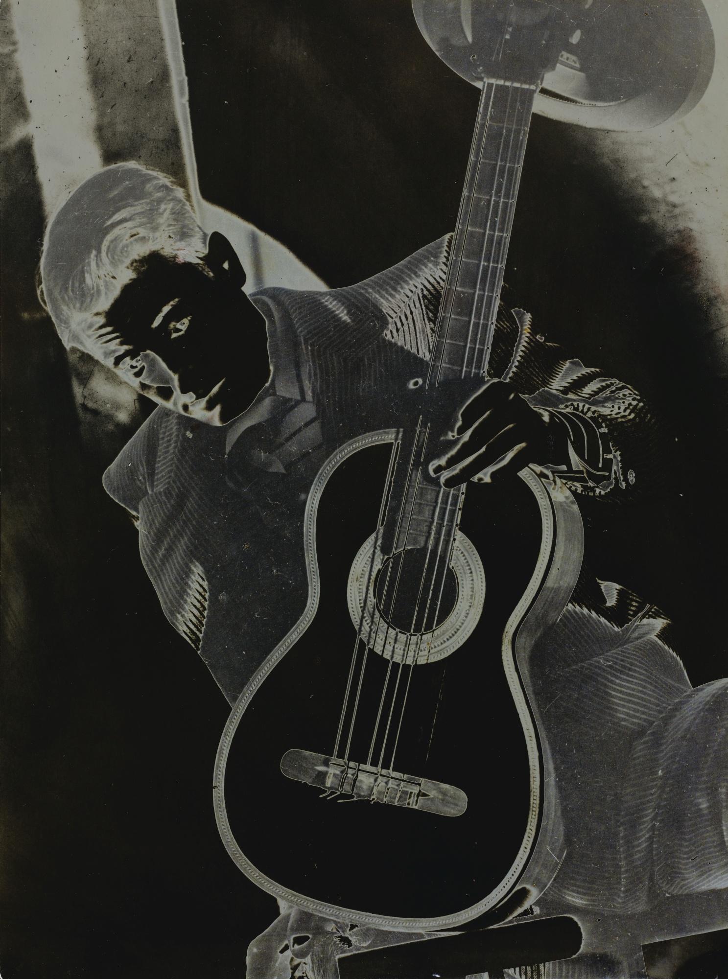 Maurice Tabard - Magraitis (Homme À La Guitare)