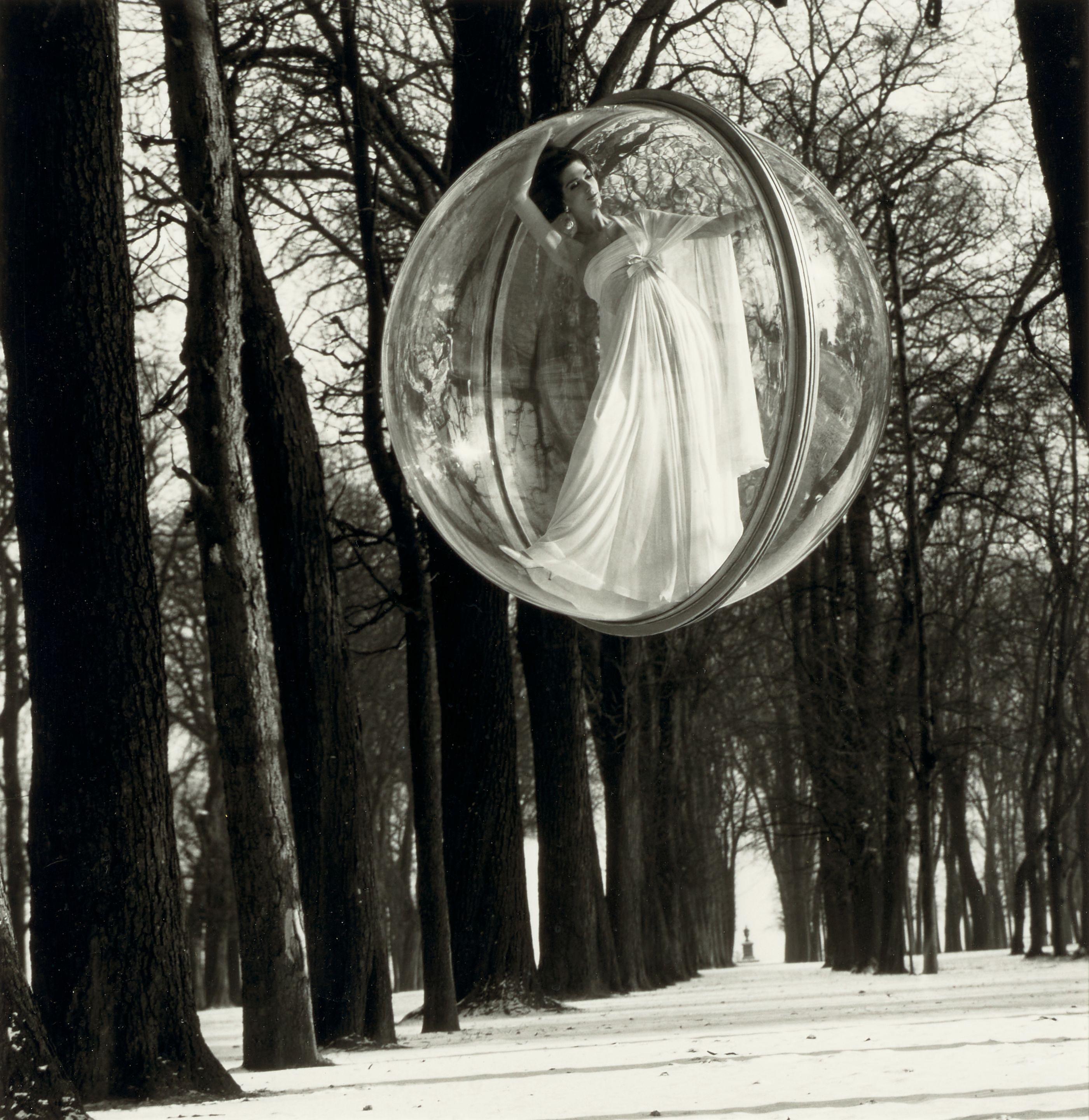 Melvin Sokolsky - Bubble in Trees, Paris