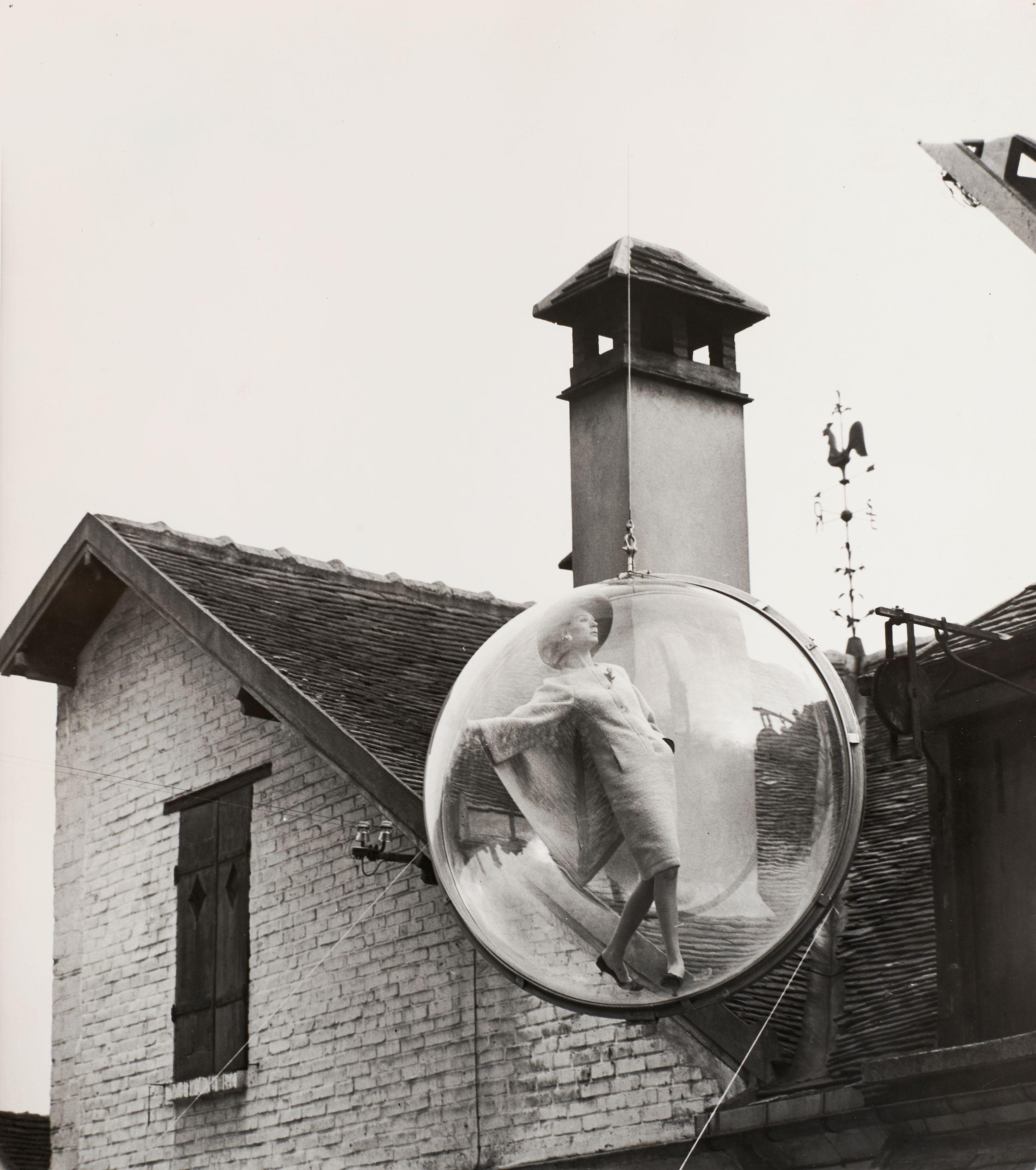 Melvin Sokolsky - On The Roof, Paris
