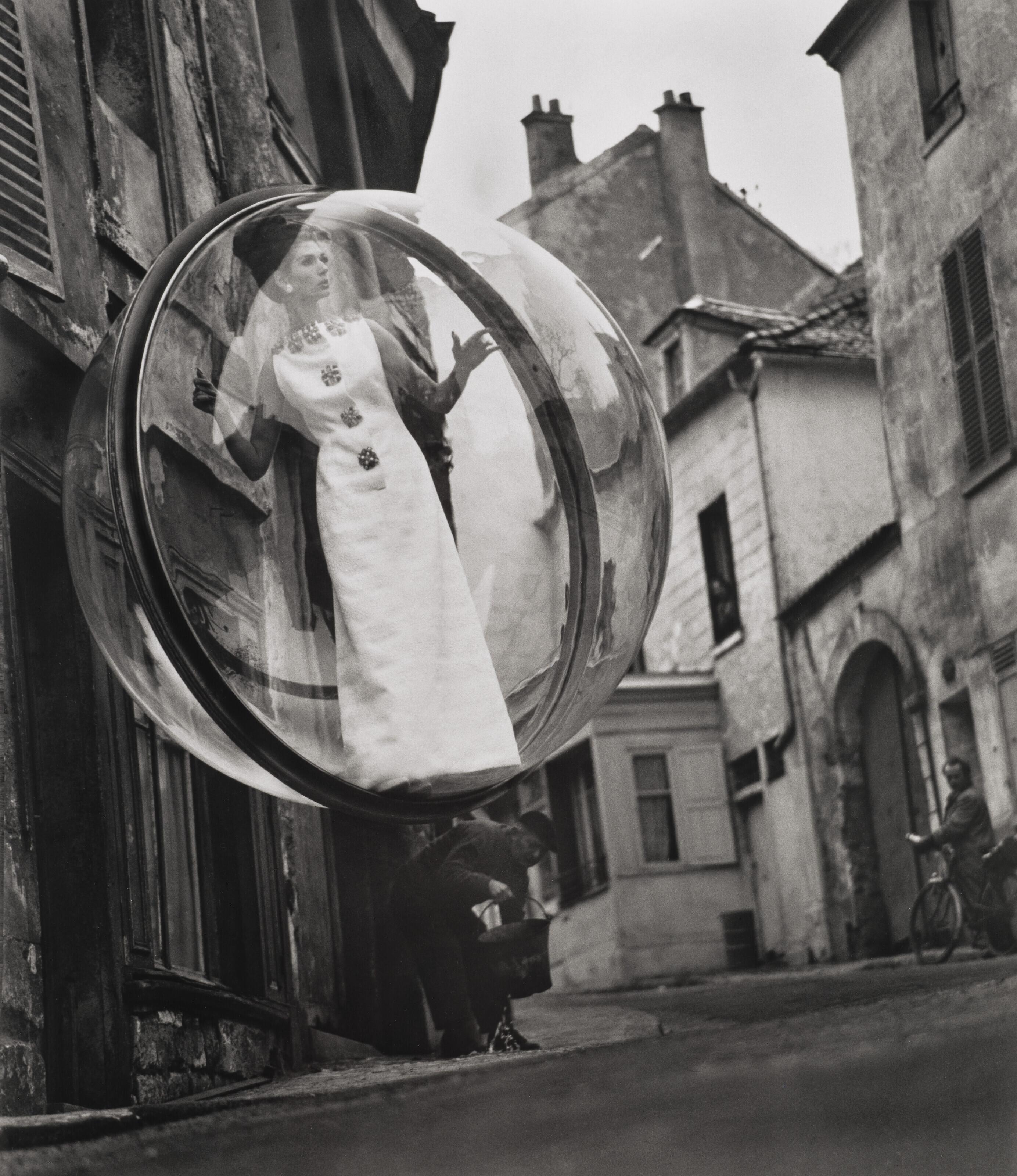 Melvin Sokolsky - Simone Bubble, Saint-Germain, Paris, Harper\'s Bazaar, 1963