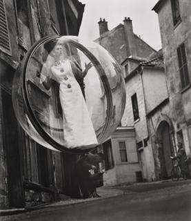 Melvin Sokolsky - Simone Bubble, Saint-Germain, Paris, Harper\'s Bazaar, 1963