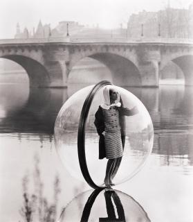 Melvin Sokolsky - Simone, Bubble, Seine, Paris