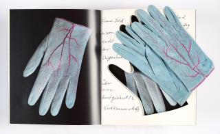 Meret Oppenheim - Glove (für Parkett 4).