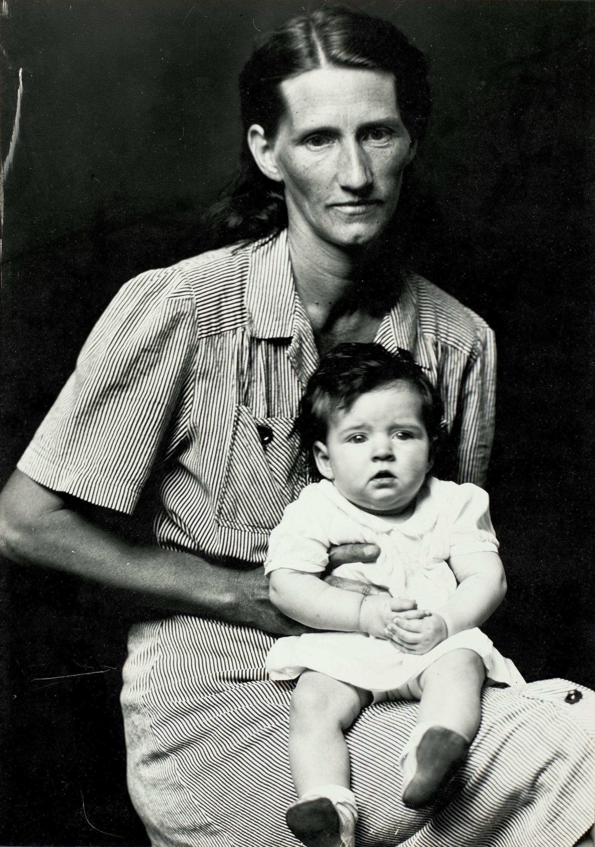 Mike Disfarmer - Untitled (Mother and Child)