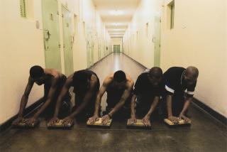 Mikhael Subotzky - Pasvang, Pollsmoor Maximum Security Prison, 2004