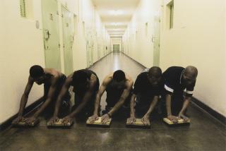 Mikhael Subotzky - Pasvang, Pollsmoor Maximum Security Prison, 2004