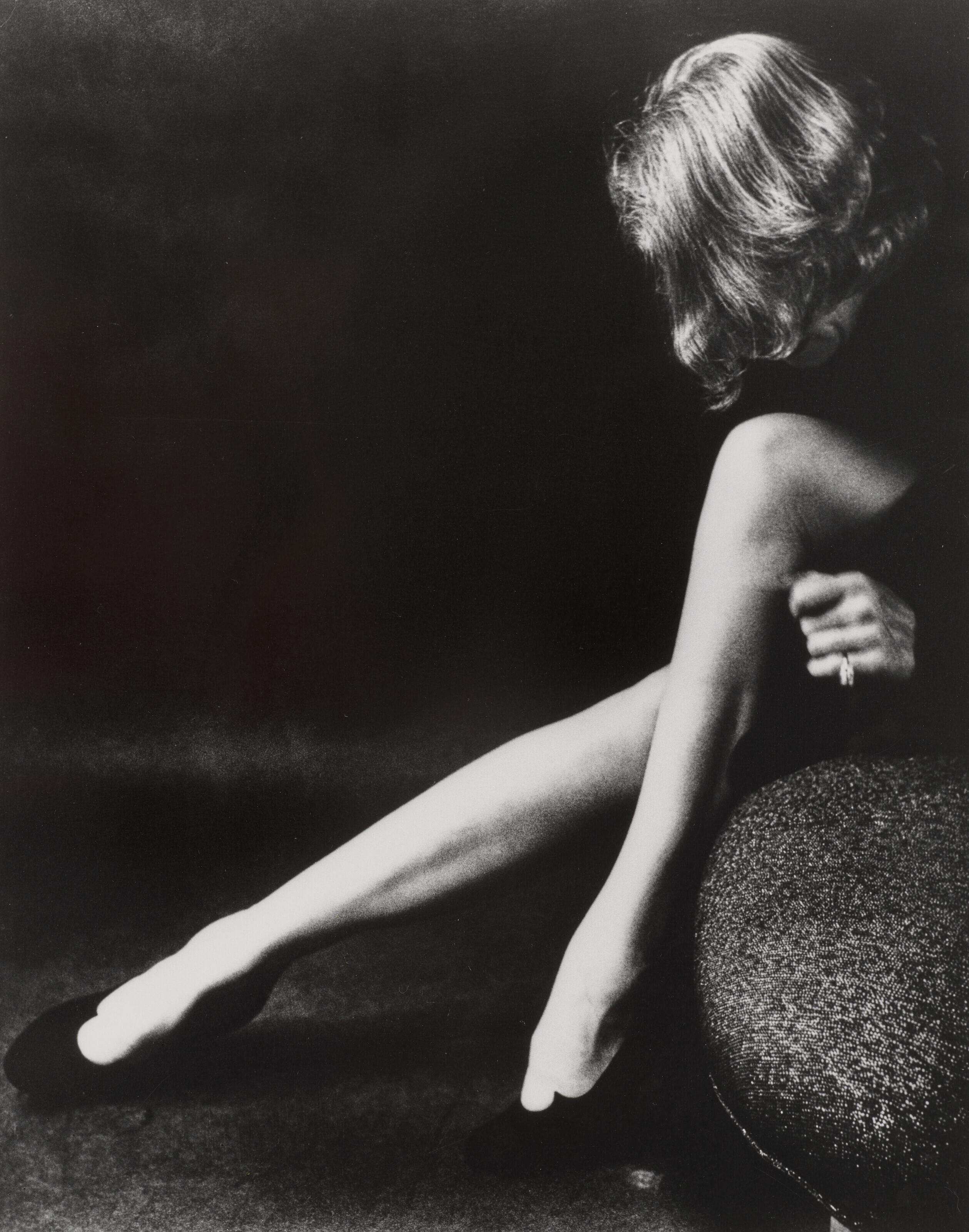 Milton H. Greene - Marlene Dietrich\'s legs, Heads down, 1952