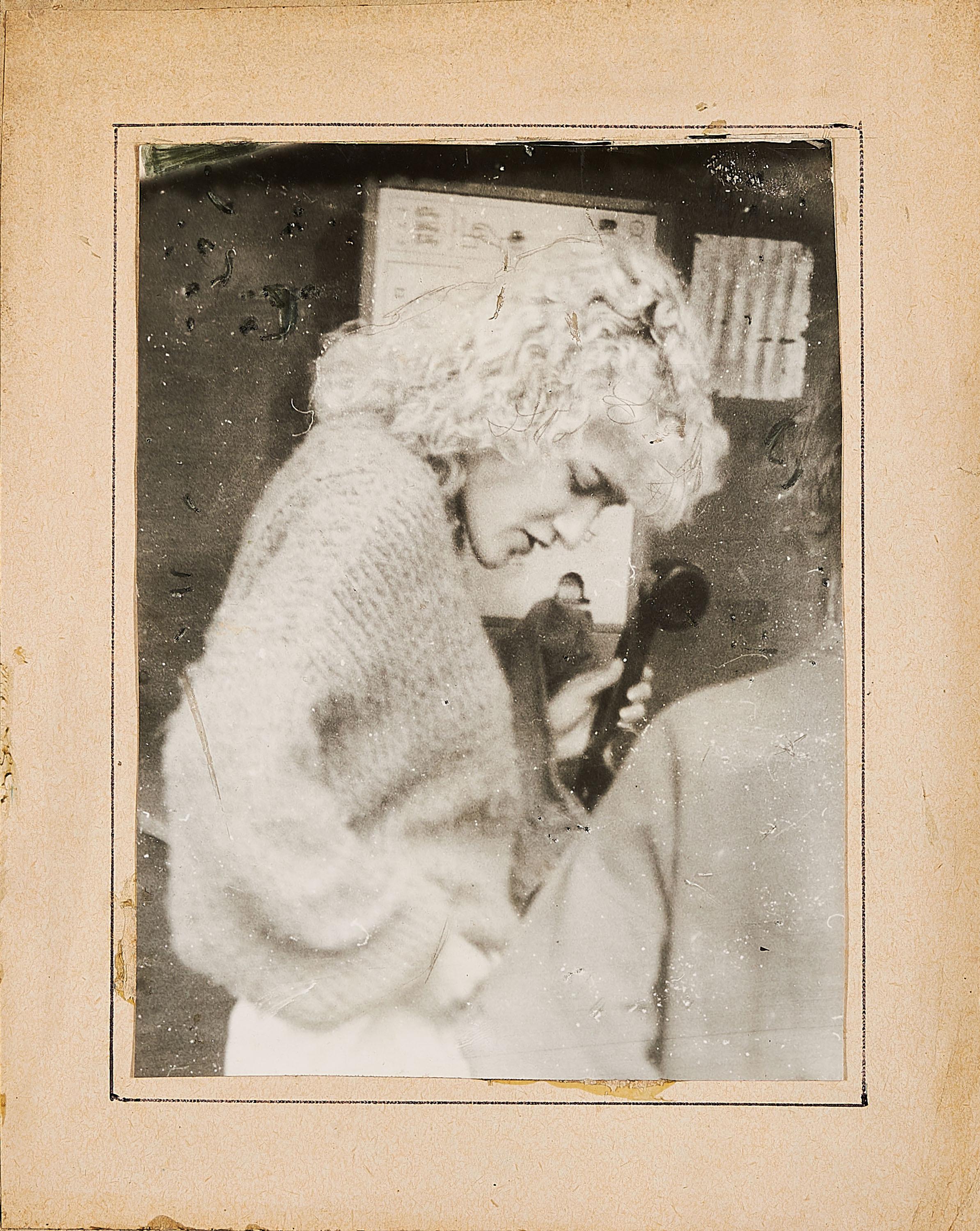 Miroslav Tichý - Frau in Telefonzelle.