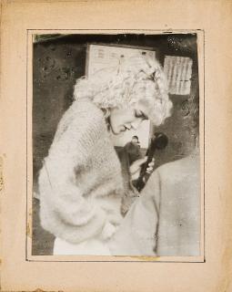 Miroslav Tichý - Frau in Telefonzelle.