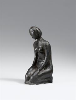 Moissey Kogan - Kniender Frauenakt mit beiden Händen auf den Beinen