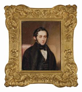 Moritz Michael Daffinger - Portrait d\'homme en costume noir et chemise blanche, dans un cadre en bronze doré et ciselé