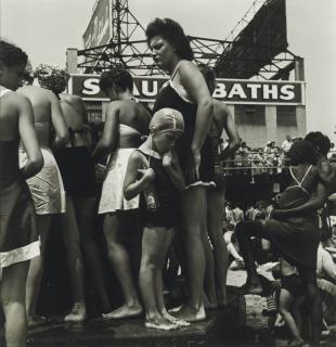 Morris Engel - Coney Island Fountain, 1937